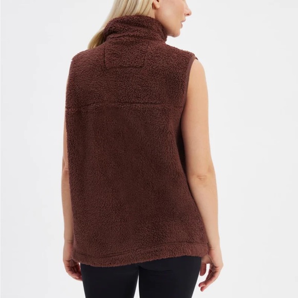 Girlfriend Collective - Raisin Recycled Fleece Vest - Picture 2 of 3